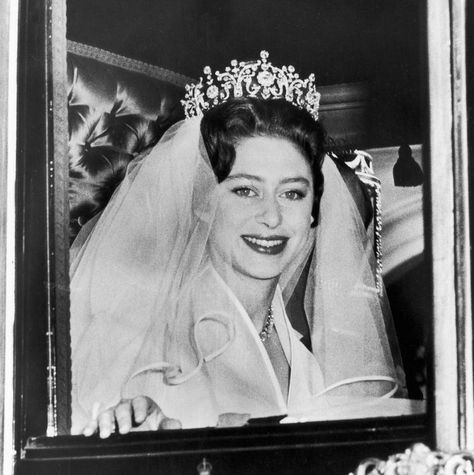 The True Story of Princess Margaret's Bathtub Tiara She also wore the Poltimore tiara to her wedding to Antony Armstrong-Jones.  image by STELLENE VOLANDES NOV 29, 2019 Princess Margaret Wedding, Poltimore Tiara, Prinses Margaret, Princesa Margaret, Princesa Elizabeth, Margaret Rose, Reine Elizabeth, Clarence House, Royal Tiaras