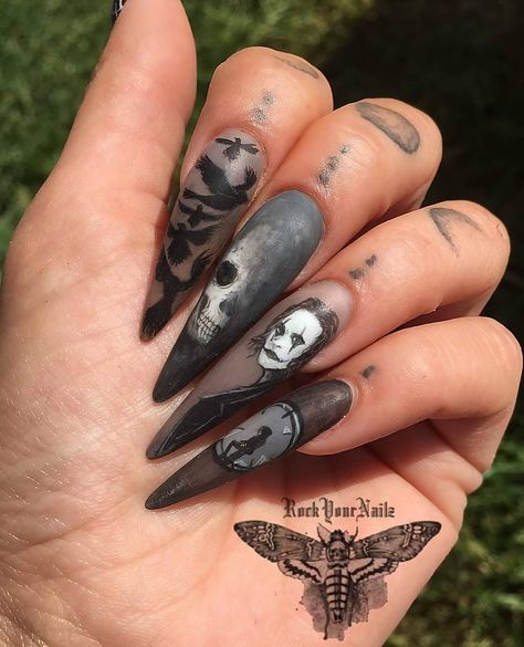 2,861 Likes, 60 Comments - Vampirefreaks (@vampirefreaksofficial) on Instagram: “The Crow nails! Tag a friend who would rock these beautiful nails! #thecrow #goth #gothic…” Horror Nails, Skull Nails, Gothic Nails, Goth Nails, Edgy Nails, Grunge Nails, Makijaż Smokey Eye, The Crow, Halloween Nail Designs