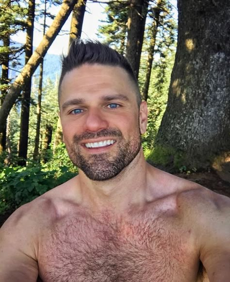 Dark Hair Blue Eyes, Instagram Posting, Blue Eyed Men, Michael Roberts, Scruffy Men, Beard No Mustache, Vancouver Canada, Good Looking Men, Muscle Men