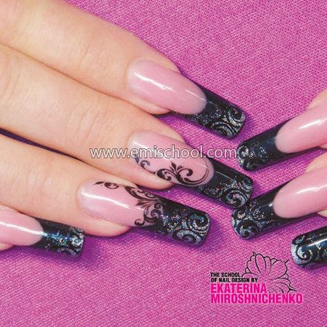 #handpainted Arrow Image, Nails Beautiful, Punk Nails, Airbrush Nails, Gothic Nails, Goth Nails, Colored Acrylic Nails, Really Cute Nails, Nail Jewelry