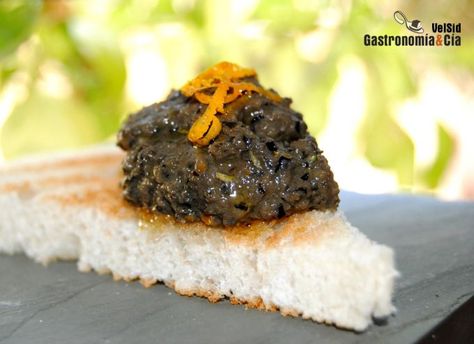 Cinco recetas de tapenade o paté de aceitunas | Gastronomía & Cía Tapenade, Pita, Chocolate Cookie, Party Food, Food Ideas, 1 2 3, Food To Make, Cooking Recipes, Salad