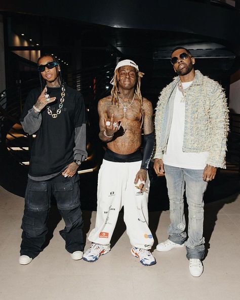 Lil Wayne Outfit from July 21, 2023 | WHAT’S ON THE STAR? Lil Wayne Concert, Sporty Street Style, 2 Chainz, Baggy Sweatpants, Save Outfits, Balenciaga Black, Tonight Show, Lil Wayne, Popular Outfits