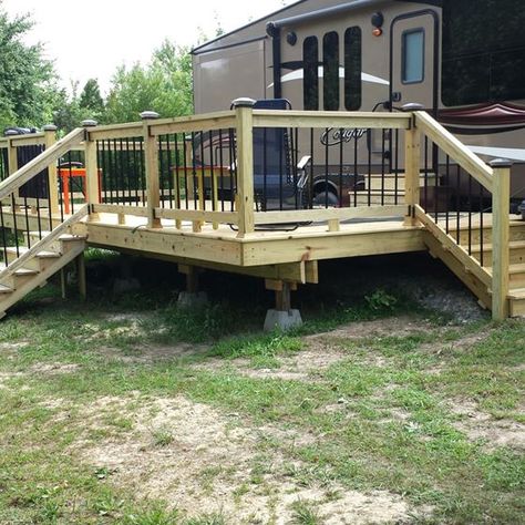 Camper Deck Ideas Campsite, Deck Ideas For Campers, Camper Porch, Rv Decks, Camper Deck, Porch For Camper, Campsite Decorating, Campsite Setup, Trailer Deck