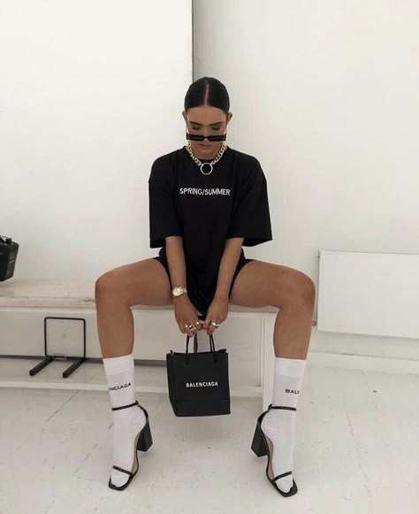 Socks And Heels, Model Inspo, Looks Chic, Fashion Quotes, Instagram Inspo, Model Poses, Creative Fashion, Shoot Ideas, Photoshoot Ideas