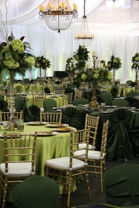 Green Xv Decorations, Qencenera Ideas Green, Green Fairy Party, Green And Gold Birthday Decorations, Quince Decorations Green, Gold Event Decor, Green And Gold Decorations, Green Venue Quince, Green Quince Tables