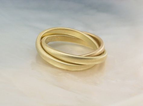 redo Rundlett graphic to be a stylized Russian wedding ring?? Wedding Ring Types, Ring Types, Wedding Ring Yellow Gold, Types Of Wedding Rings, Russian Wedding Ring, Rolling Ring, Russian Wedding, Trinity Ring, Spinning Ring