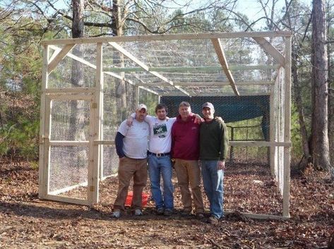 Peafowl Enclosure, Peacock Coop, Cheap Chicken Coops, Chicken Fence, Portable Chicken Coop, Coop Ideas, Best Chicken Coop, Coops Diy, Chicken Cages