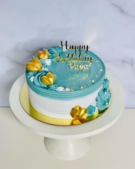 Az összes bejegyzés • Instagram Half Kg Cake, Simple Anniversary Cakes, Cake Design Tutorial, Cake Designs For Girl, Decorating Frosting, Chocolate Cake Designs, Cake For Husband, Cupcake Decorating Tips, Beautiful Cake Designs