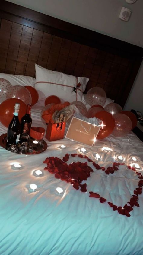 Valentines Surprise For Him, Husband Birthday Decorations, Valentine Hotel, Valentine's Day Hotel, Bedroom Romance, Valentine Bedroom Decor, Romantic Hotel Rooms, Valentines Bedroom, Romantic Room Surprise