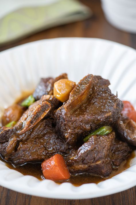 Galbijjim Recipe, Short Ribs Instant Pot, Galbi Jjim Recipe, Ribs Instant Pot, Korean Braised Short Ribs, Instant Pot Korean, Korean Short Ribs, Hungry People, Korean Short