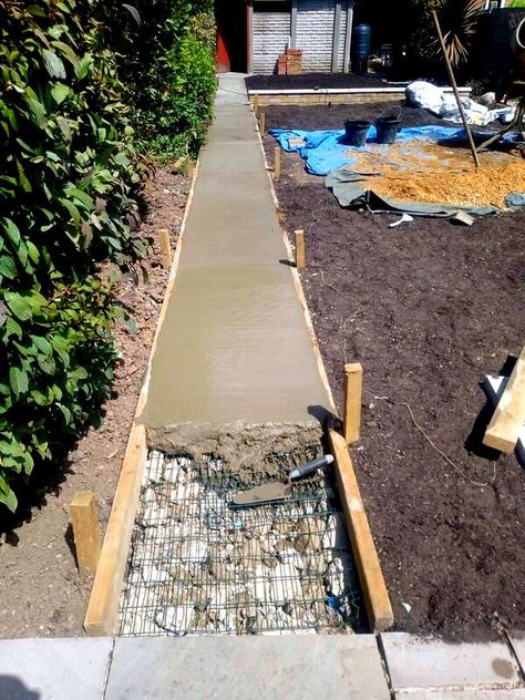 Footpath Ideas, Cement Walkway, Garden Walkway Ideas, Driveway Edging, Paver Path, Concrete Pathway, Jade Design, Concrete Walkway, Walkway Ideas