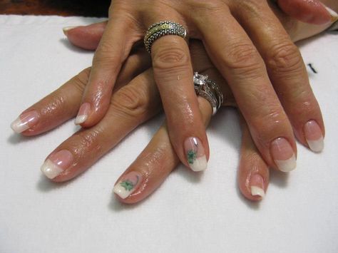 Shellac French Glitter w/ Four Leaf Clover Four Leaf Clover Nail Art, Four Leaf Clover Nail Design, 4 Leaf Clover Nails, Four Leaf Clover Nails, Clover Nail Art, Clover Nails, Green Nail Designs, Lady Fingers, Clover Green