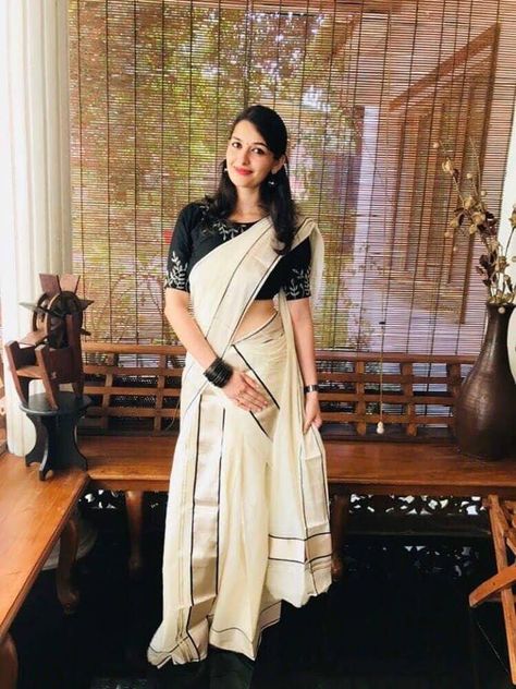 Onam Saree With Black Blouse, Kerala Saree With Black Blouse, Black Set Mundu Kerala, Kerala Saree Designs, Saree New Trends, Set Saree Kerala, Kerala Traditional Saree, White Saree Blouse, Saree Kerala