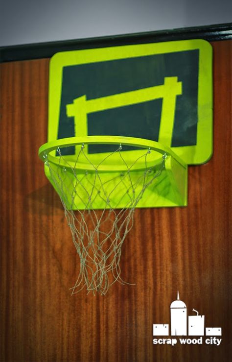 Wooden Basketball Hoop, Diy Basketball, Net Making, Basketball Ring, Basketball Rim, Place Making, A Basketball, Basketball Hoop, Scrap Wood