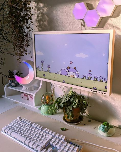 Coming on to Instagram has been such a welcoming experience! This new purple and green wallpaper pack was truly inspired by you guys! 💚💜 Seeing all of your beautiful setups inspires me every day 😻 Especially all of your crazy keyboards, you have all got to stop making me want a whole keyboard collection! 👀 I'm especially looking at you @giggiland and @sadgirlplaysgames you guys make me want to spend money I don't have 😂 Anyways, I have no idea where to start if I want to be a cute keybo... Cute Wallpapers Purple, Purple And Green Wallpaper, Keyboard Collection, Desk Setups, Wallpaper Pack, Desk Inspo, Your Crazy, Spend Money, Purple And Green