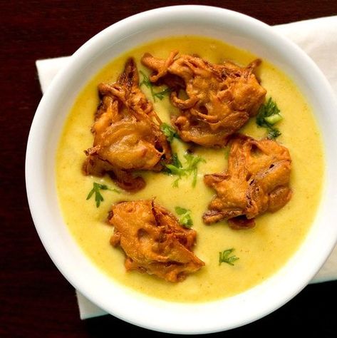 punjabi kadhi pakora recipe Kadhi Recipe, Veg Recipes Of India, Indian Dinner Recipes, Curry Recipes Vegetarian, Pakora Recipe, Indian Veg Recipes, Indian Dinner, Pakora Recipes, Punjabi Food