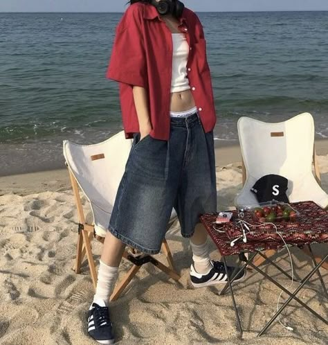 Oversized Shirt With Shorts Outfit, Tank Top And Jorts Outfit, Philippines Summer Outfit, Kdrama Summer Outfit, Baggy Beach Outfit, Jort Outfit Aesthetic, Big Jorts Outfit, Women Jorts Outfit, Tomboy Swimsuit