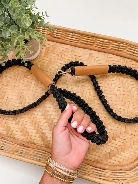 Macrame Dog Accessories, Best Dog Leash, Macrame Dog Leash Diy, Crochet Leash, Macrame Dog Collar Diy, Crochet Dog Leash, Dog Macrame, Dog Accessories Diy, Diy Leash