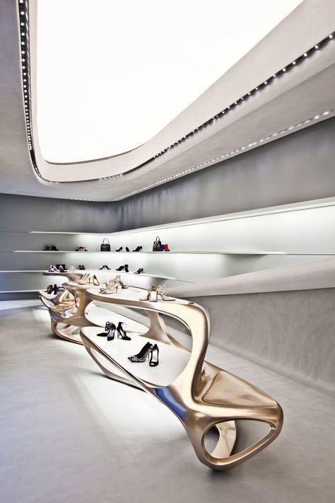 Zaha Hadid Architects, Virgile Simon Bertrand, Jacopo Spilimbergo · Stuart Weitzman Flagship Store · Divisare Zaha Hadid Interior, Zaha Hadid Architecture, Zaha Hadid Design, Fashion Showroom, Retail Store Interior Design, Zaha Hadid Architects, Boutique Interior, Store Design Interior, Zaha Hadid