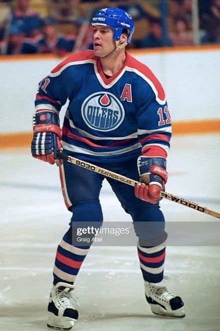 Mark Messier Mark Messier, Oilers Hockey, Custom Cars Paint, Nhl Players, Edmonton Oilers, Nfl Fans, Retro 70s, Ice Hockey, Nhl