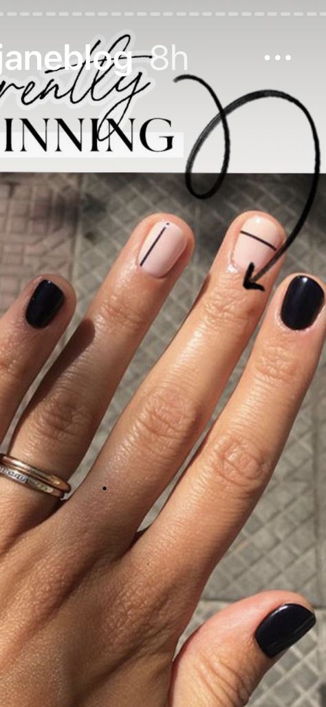 Stripe On Nails, Minimalist Nails Black Lines, Black Nails With Gold Stripe, Nails Black And Beige, Striping Tape Nails, Striping Tape Nail Art Design, Black And White Line Nails, Simple Line Design Nails, Black Nails With Lines