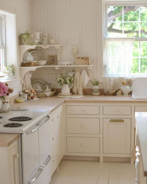 Vintage White Kitchen, Vintage Kitchenware, White Kitchen, Vintage Kitchen, White Vintage, Vintage House, White