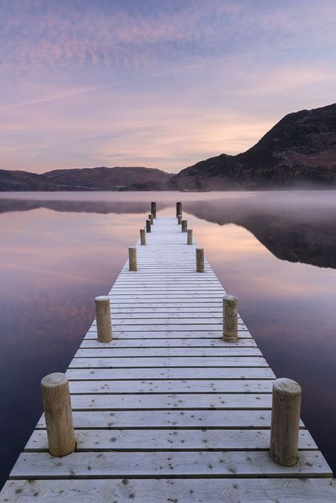 vanishing points converging lines Vanishing point using a bridge Landscape Perspective Photography, Photography Conventions, Perspective Study, Parallel Reality, Lines Photography, Perspective Pictures, 1 Point Perspective, Photography Elements, Perspective Photos