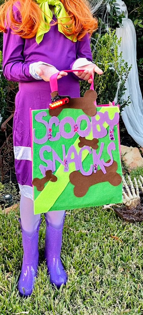 Scooby snack Halloween bag Scooby Snacks, Trick Or Treat Bags, Treat Bags, Trick Or Treat, Picnic Blanket, Halloween Party, Outdoor Blanket, Halloween Costumes, Spray