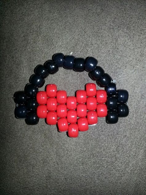 How To Make A Kandi Heart, Kandi Heart, Heart Kandi Tutorial, Emo Kandi Patterns, Kandi Heart Pattern, Grunge Kandi, Red And Black Kandi, Emo Kandi Cuff, Scene Kandi