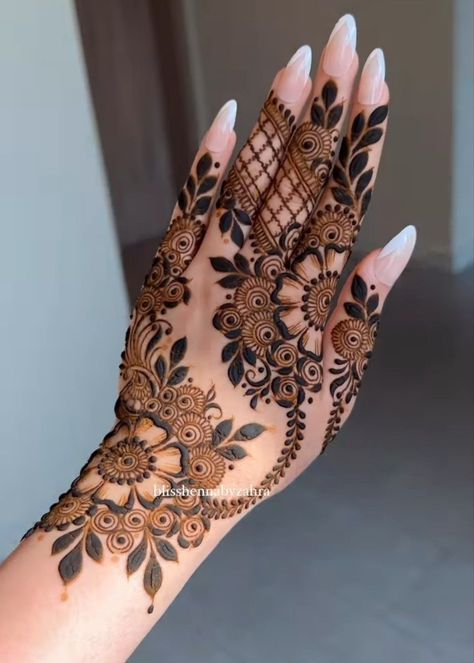 Hand Mehndi Design Simple, Best Arabic Mehndi Designs, Latest Mehndi Designs Wedding, Kashee's Mehndi Designs, Short Mehndi Design, Latest Arabic Mehndi Designs, Mehndi Design Simple, Front Mehndi Design, Palm Mehndi Design