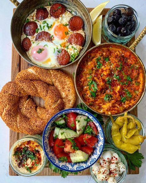 Arabic Breakfast, Turkish Breakfast, Turkish Kitchen, The Balkans, Arabic Food, Turkish Recipes, Casual Dining, Best Breakfast, Cafe Food