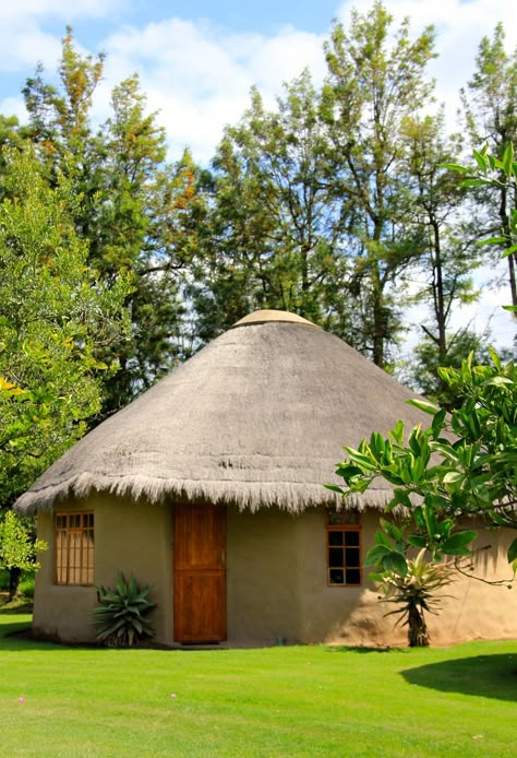 Orchard Mud Hut Small Huts Ideas, Mud House Exterior, Mud Resort, Mud House Design Ideas, African Hut, Mud Hut, Earth Bag Homes, Hut House, Woodland House