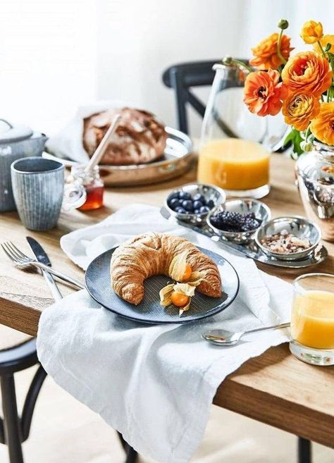 Grey Vase, Breakfast Photography, Broste Copenhagen, Sustainable Food, Breakfast Cake, Breakfast In Bed, Breakfast Time, Sunday Brunch, Recipe Of The Day