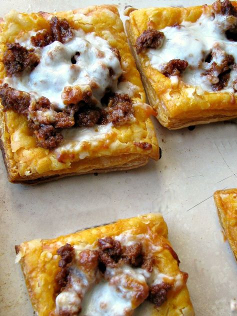 Recipes Using Puff Pastry, Puff Pastry Tarts, Awesome Appetizers, Mexican Chorizo, Crazy Kitchen, Mexican Appetizers, Puff Pastry Tart, Mexican Christmas, Bakery Ideas