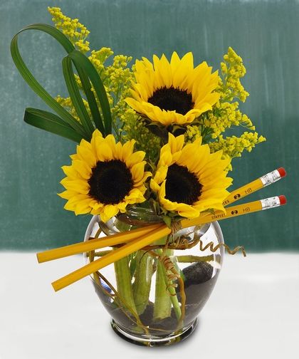 Teacher Flower Arrangements, Back To School Flower Arrangements, August Floral Arrangements, Teacher Bouquet, School Centerpieces, Secretary's Day, Floral Design Classes, Sunflower Arrangements, Retirement Party Decorations