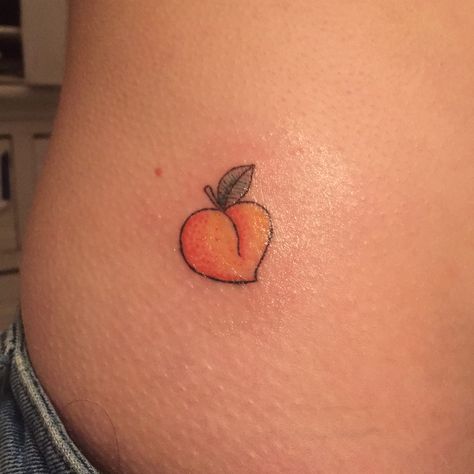 Peach Tattoo Buttcheek, Simple Peach Tattoo, Hand Print Tattoos, Peach Tattoo, Cool Piercings, Cute Tiny Tattoos, Just Peachy, Piercing Tattoo, Face Off