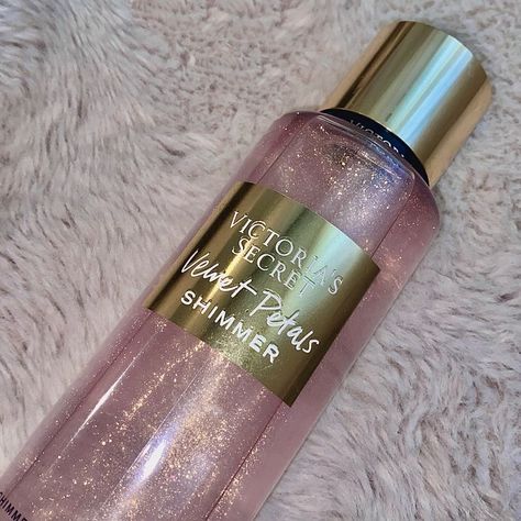 victoria’s secret Victoria Secret Spray Velvet Petals, Victorias Secret Sprays, Victorias Secret Perfume Body Spray, Victoria's Secret Body Spray, Victoria Secret Perfume Shimmer, Vs Velvet Petals, Velvet Petals Aesthetic, Victoria Secret Shimmer Mist, Velvet Petals Victoria Secret Aesthetic