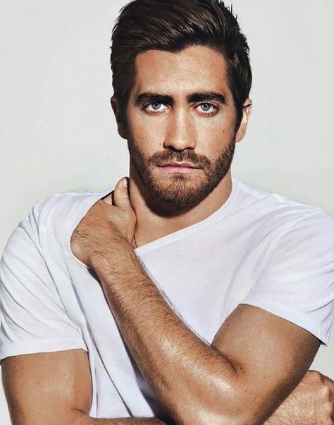 Sexiest man alive and he looks even better with facial hair Roadhouse Jake Gyllenhaal, Gq Australia, Jake G, Brokeback Mountain, I Love Cinema, Jake Gyllenhaal, Male Actors, The Perfect Guy, Edgar Allan Poe