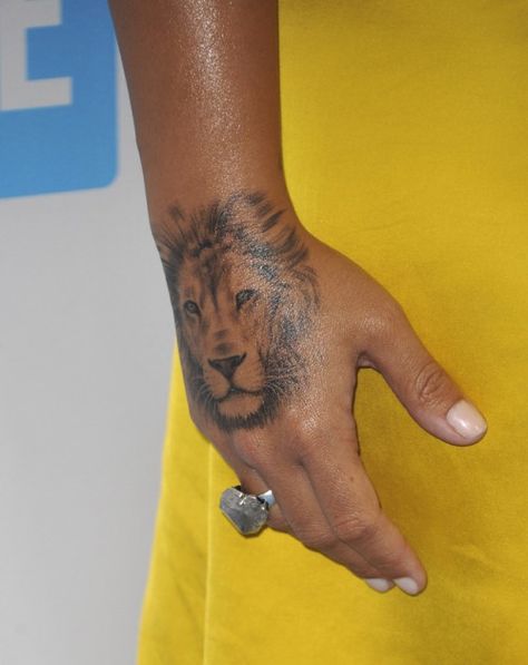 Demi Lovato Lion Tattoo Leg, Natural Hair Perm Rods, Demi Lovato Tattoos, Leo Lion Tattoos, Lion Tattoos, Hair Perm, Hand And Finger Tattoos, Tattoo Leg, Cute Tats