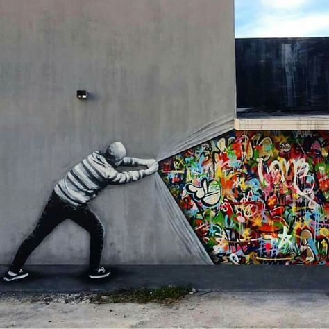 "Mostre tudo aquilo que você pode ser, se você quiser." Painting Graffiti, Urbane Kunst, Sidewalk Art, Urban Street Art, 3d Street Art, Amazing Street Art, Street Graffiti, Murals Street Art, Wow Art