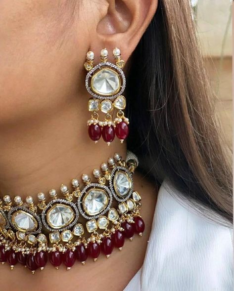 Maroon Choker, Victorian Choker, Kundan Choker Set, White Attire, Desi Jewelry, Beef Empanadas, Necklace Set With Earrings, Stone Necklace Set, Sabyasachi Jewellery