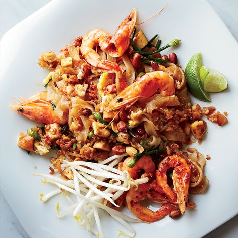 This amazing traditional pad Thai recipe has perfect chewy noodles and uses shrimp three ways. Shrimp Pad Thai Recipe, Thai Mat, Shrimp Pad Thai, Roast Fish, Easy Roast Chicken, Thai Recipe, Pad Thai Recipe, Paste Recipe, Shrimp Paste