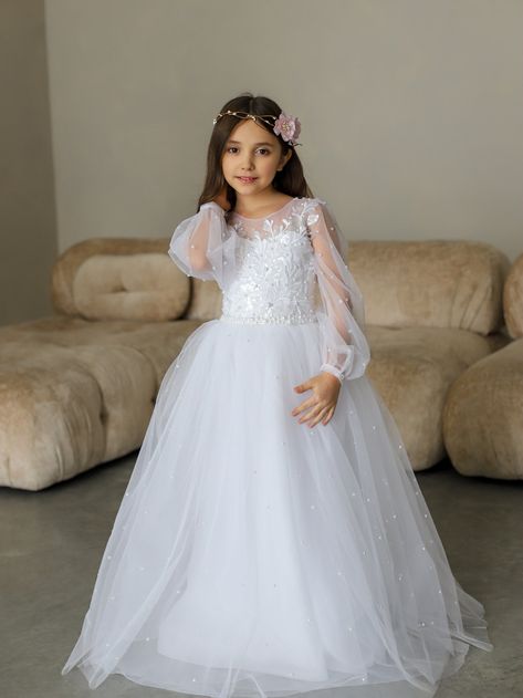 Designer First Communion Dresses, Flower Girl Dresses White, Communion Dresses Lace, First Holy Communion Dresses, Flower Girl Dress White, Bridesmaid Photoshoot, Holy Communion Dresses, Skirt Satin, Skirt Tulle