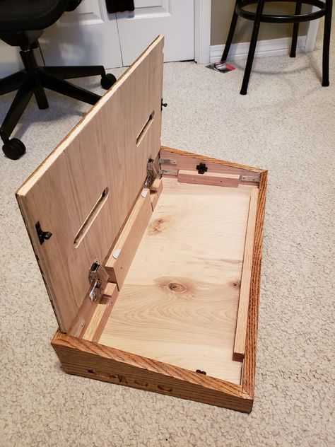 Diy Pedalboard Ideas, Pedal Board Guitar, Diy Guitar Pedal Boards, Pedal Board Ideas, Wooden Pedalboard, Pedal Board Diy, Guitar Organization, Pedalboard Design, Pedalboard Ideas