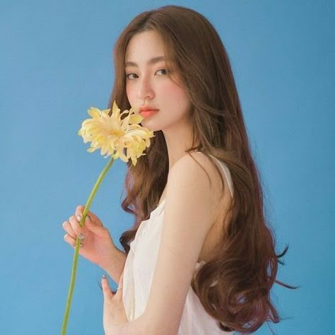 Korean Long Hair, Medium Long Haircuts, Photoshoot Concept, Uzzlang Girl, Laura Lee, Long Hair Cuts, Birthday Photoshoot, Aesthetic Hair