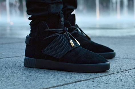 Tubular Invader Strap x Foot Locker. With rope laces and yeezy tips. Yeezy Laces, Custom Yeezy, Hypebeast Sneakers, Balenciaga Speed Trainers, Dark Dragon, Body Decor, Shoes World, Latest Shoe Trends, Stylish Mens Outfits