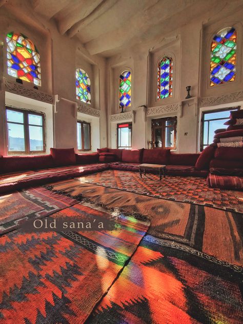 The start of a new day with beautiful details from a traditional Yemeni living room! Every building in the old city of Sana'a has multiple of these open rooms to host guests! #yemensidr #honey #sidr #sidrhoney #yemen #culture Yemeni Living Room, Syrian House, Yemen Culture, Drawing Poses Male, Arabic Majlis, Bamboo House Design, Culture Day, Western Asia, Bamboo House