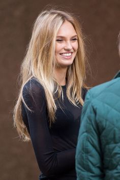 Champagne Blonde Hair, Makeup Tip, Romee Strijd, Dirty Blonde Hair, Honey Blonde Hair, Strawberry Blonde Hair, Blonde Hair Inspiration, Balayage Hair Blonde, Blonde Hair Looks