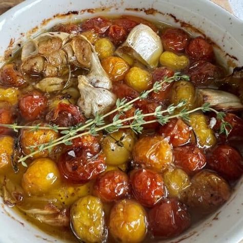 Confit Cherry Tomatoes and Garlic Italian Artichoke, Italian Sides, Tomato Confit, Confit Recipes, Garlic Confit, Cherry Tomato Recipes, Roasted Garlic Cloves, Vegetarian Italian, Cherry Tomato Pasta