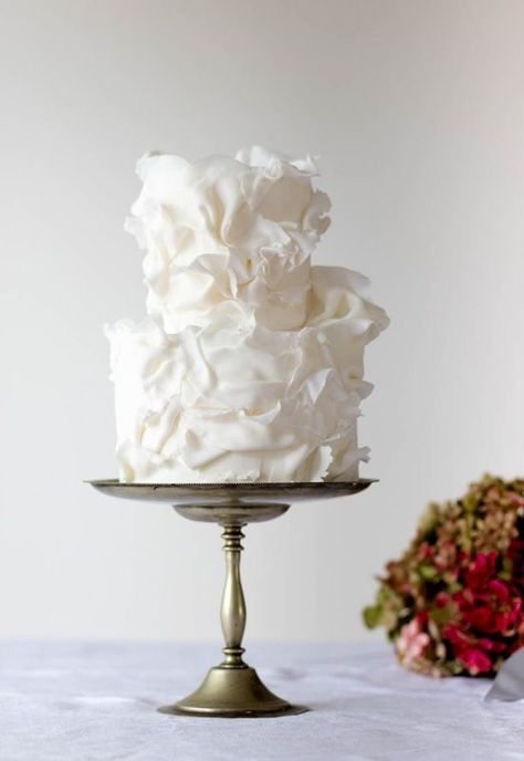 Wedding Cake Options, Fondant Wedding Cakes, Black Wedding Cakes, Fresh Flower Cake, Wedding Treats, Traditional Cakes, Cake Trends, Elegant Wedding Cakes, Cake Makers